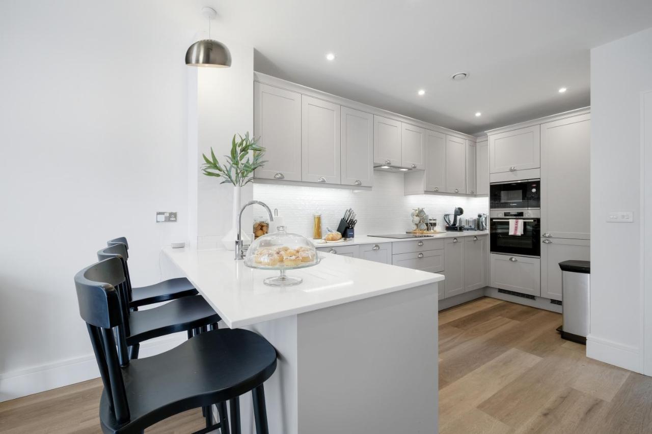 Design-led Luxurious Townhouse Prime Location W/ Parking Reading