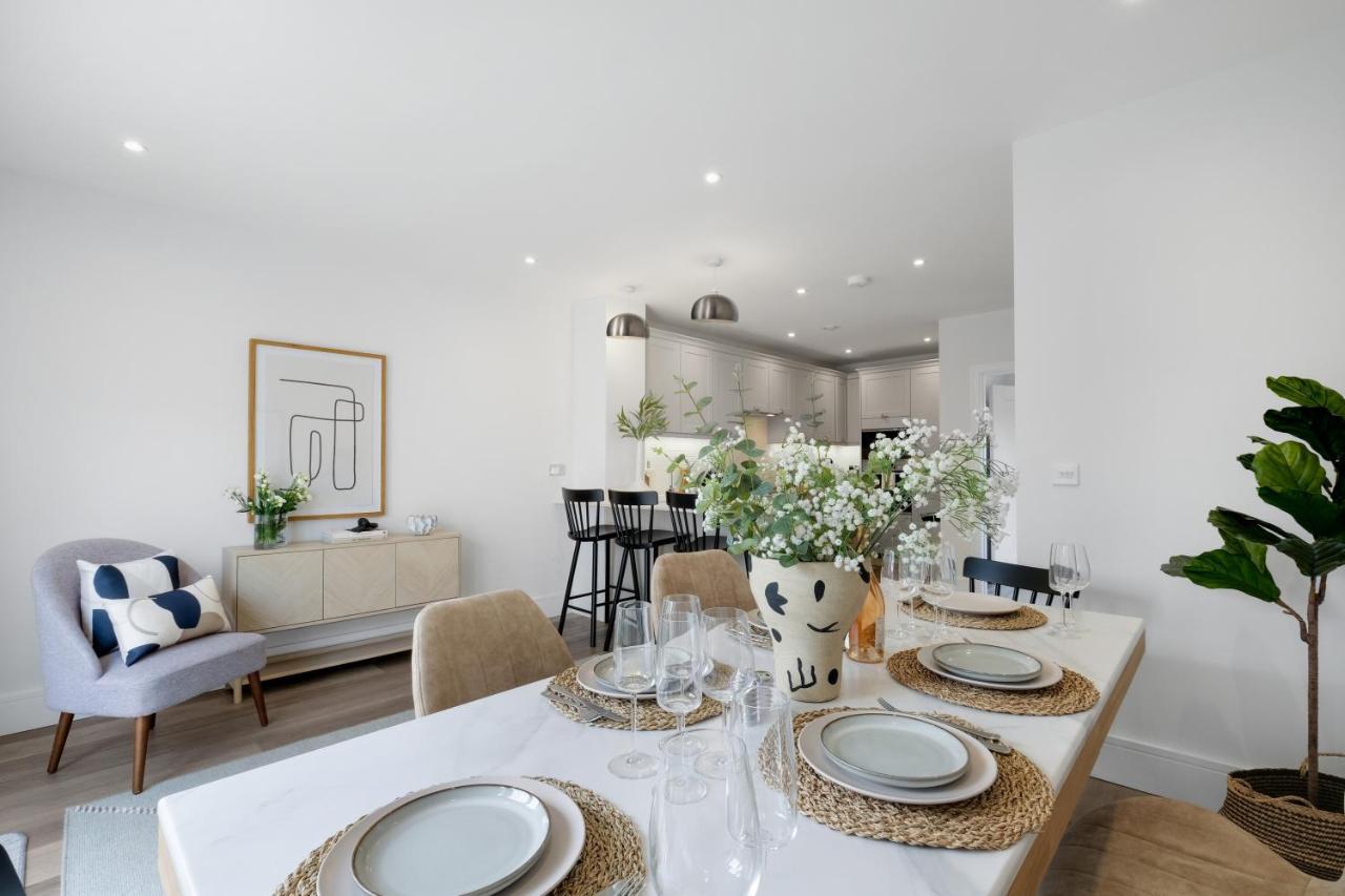 Design-led Luxurious Townhouse Prime Location W/ Parking Apartment Reading