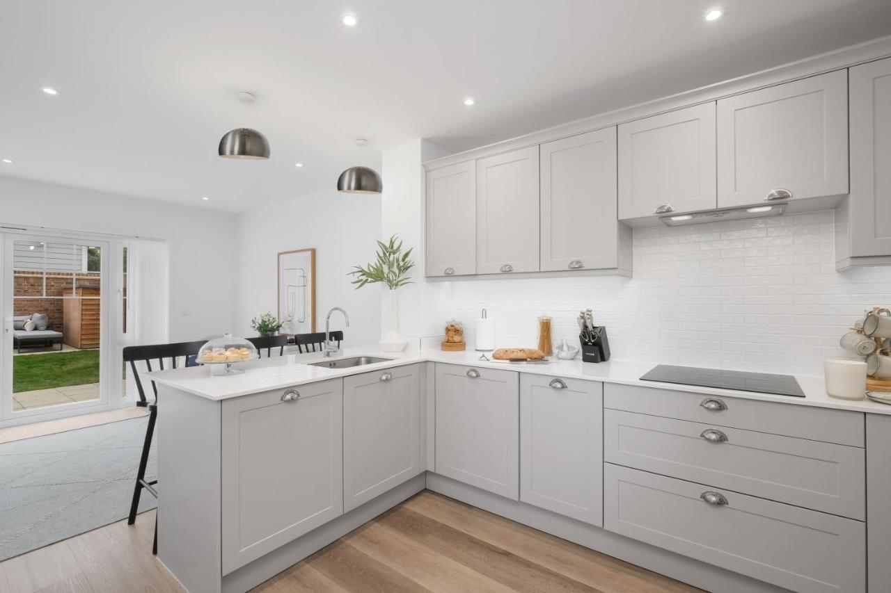 Design-led Luxurious Townhouse Prime Location W/ Parking *