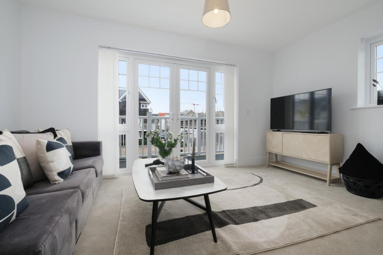 Design-led Luxurious Townhouse Prime Location W/ Parking Apartment *