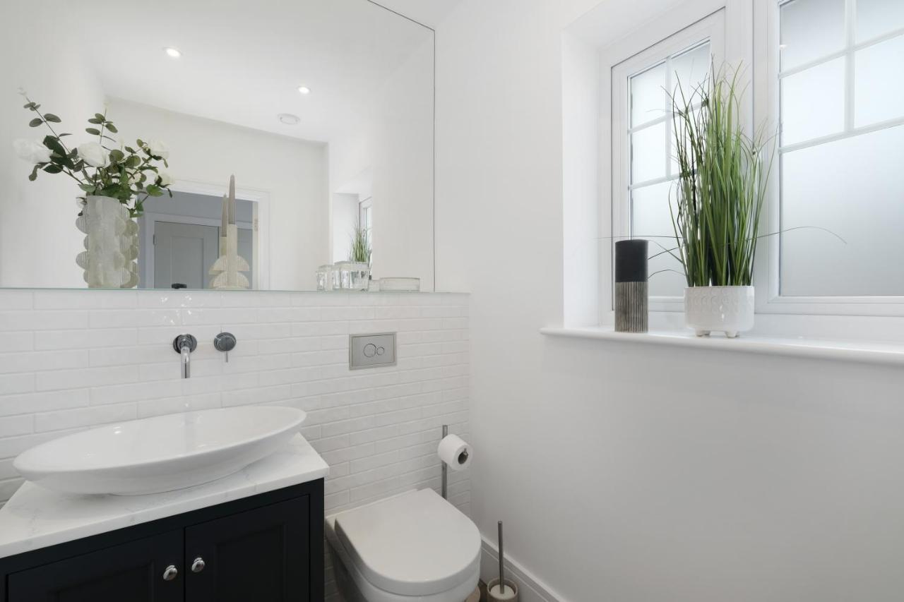 Apartment Design-led Luxurious Townhouse Prime Location W/ Parking *