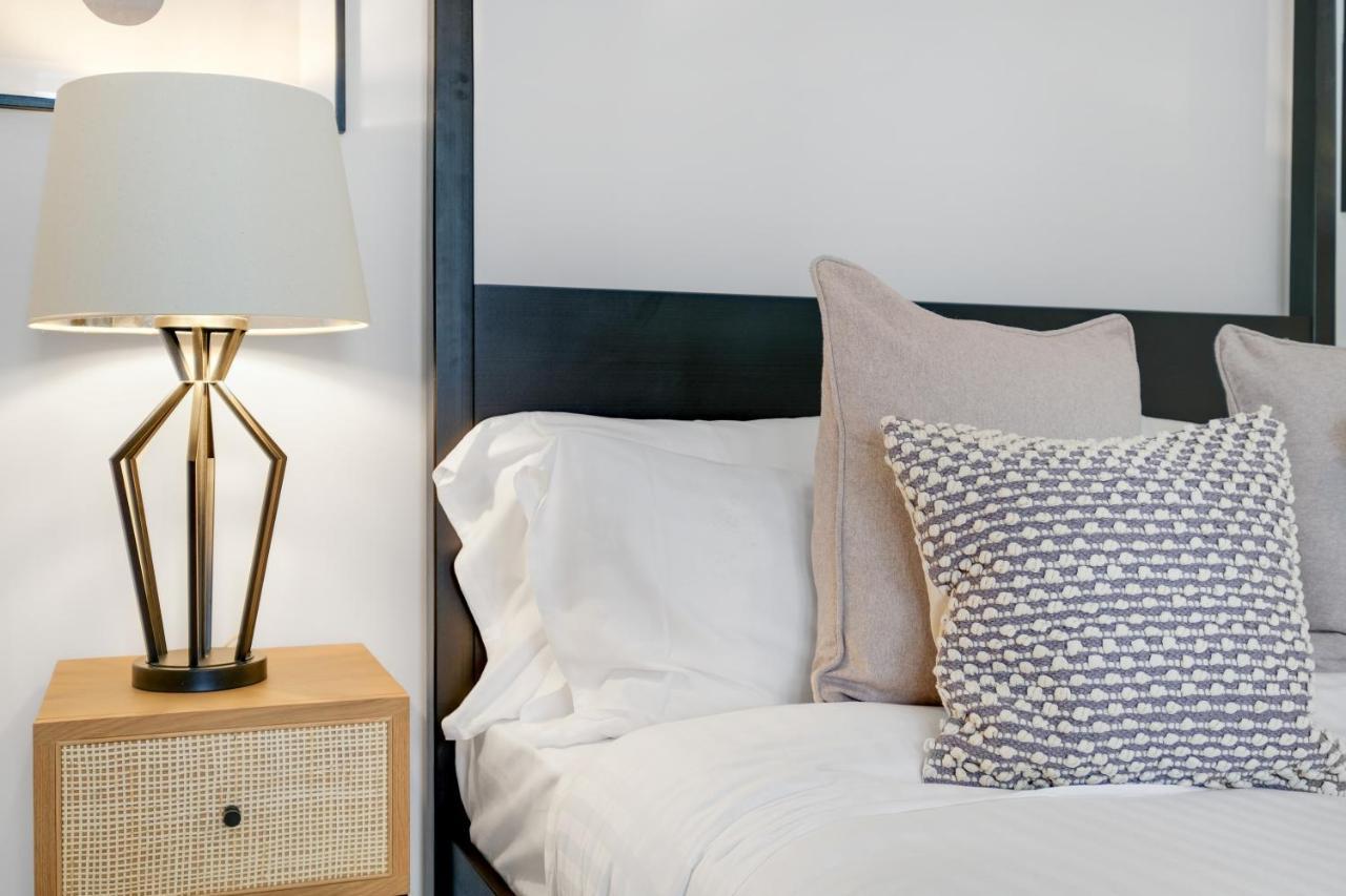 Apartment Design-led Luxurious Townhouse Prime Location W/ Parking