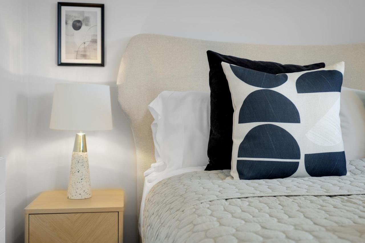 Design-led Luxurious Townhouse Prime Location W/ Parking *