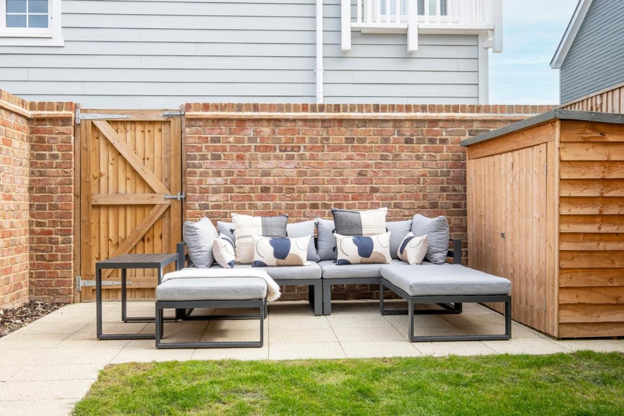 Design-led Luxurious Townhouse Prime Location W/ Parking Reading