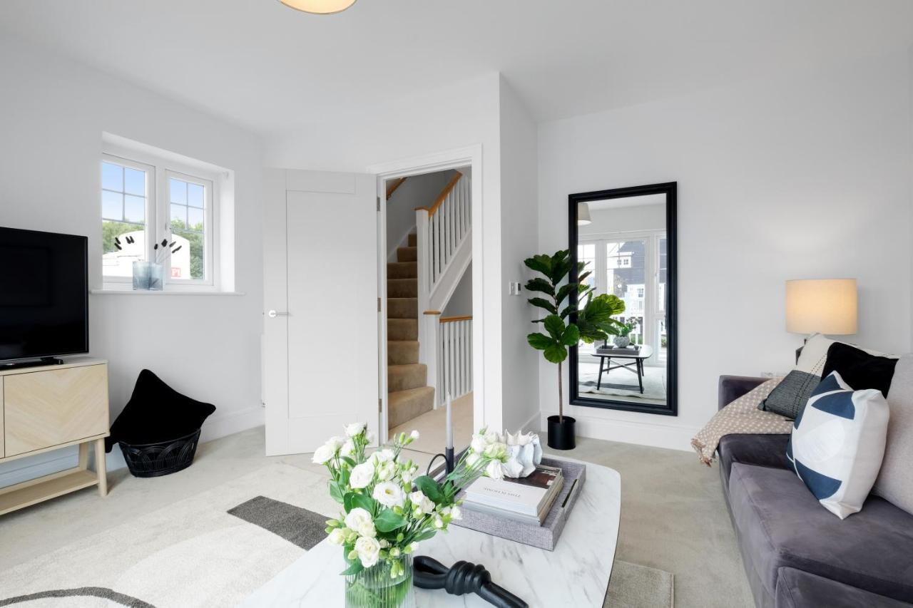 Design-led Luxurious Townhouse Prime Location W/ Parking Reading