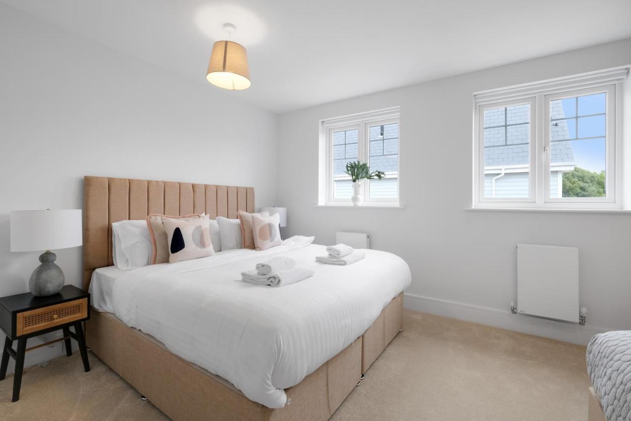 Apartment Design-led Luxurious Townhouse Prime Location W/ Parking *
