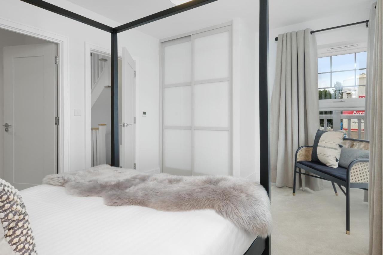 Design-led Luxurious Townhouse Prime Location W/ Parking * Reading