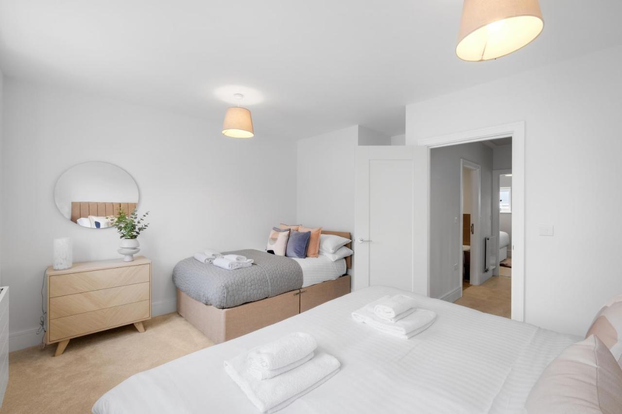 Apartment Design-led Luxurious Townhouse Prime Location W/ Parking *