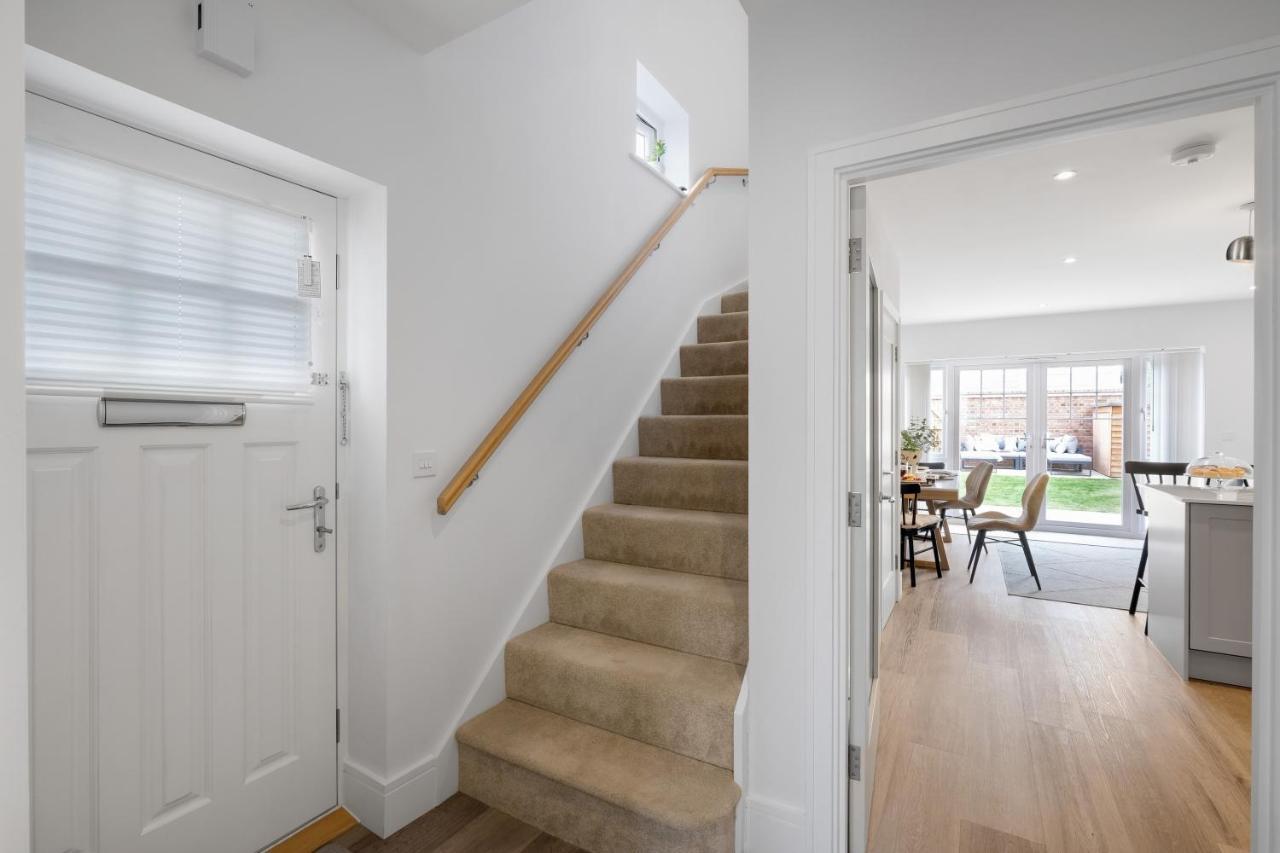 Design-led Luxurious Townhouse Prime Location W/ Parking * Reading